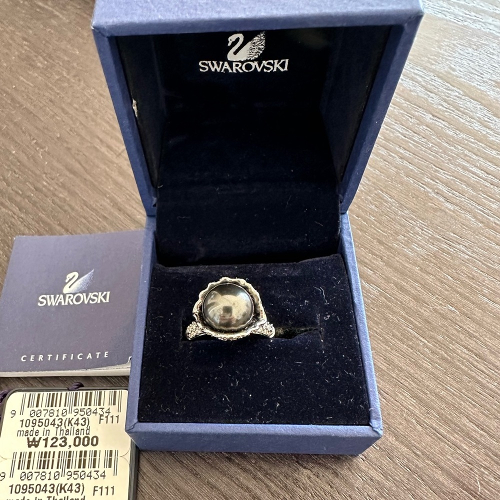 Swarovski black pearl ring